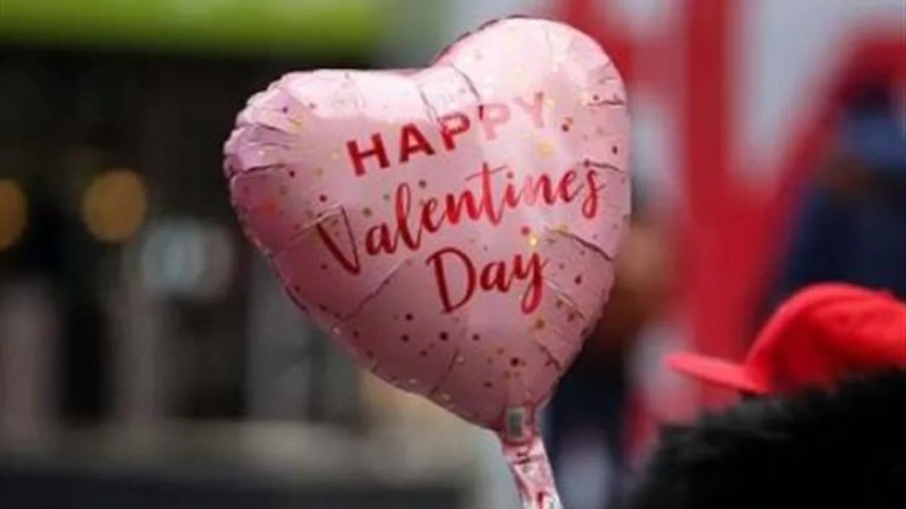 رسائل مبتكرة.. 5 طرق لصياغة التهنئة بمناسبة عيد الحب بطريقة مميزة وغير تقليدية